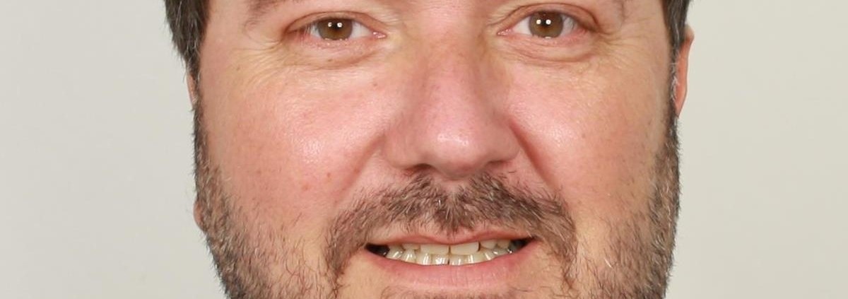 Portretfoto van Jur Botter, wethouder Kunst en Cultuur in Haarlem