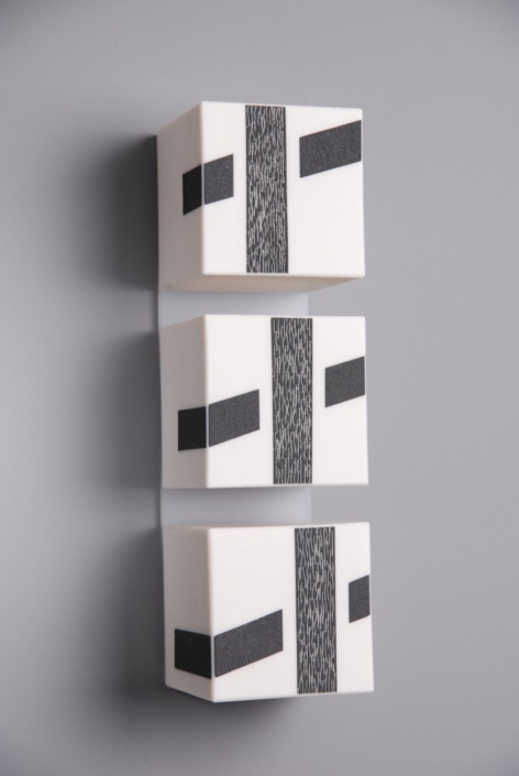 2-350 Cube Series,2019,porselein-plexiglas 27×7.5x8cm
